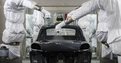 A automatização na indústria automobilística (na imagem, fábrica da Porsche em Leipzig) não impede a criação de novos postos de trabalho.