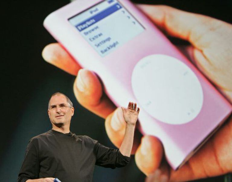 Steve Jobs durante a apresentação do iTunes no Japão em 2005.