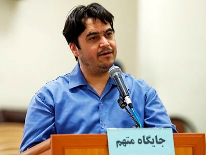 O ativista iraniano Ruhollah Zam, em uma das sessões do julgamento em que foi condenado à morte.