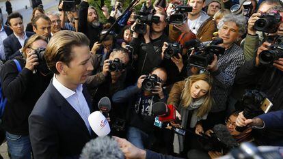 Sebastian Kurz atende a imprensa antes de participar de um debate na TV.