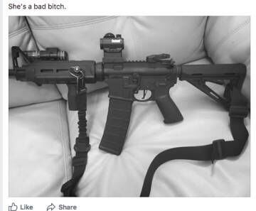 Foto da arma que o assassino do Texas publicou no Facebook, com a seguinte frase: 