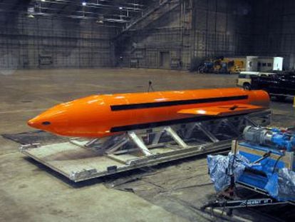 Pentágono confirma utilização da bomba GBU-43, maior artefato não nuclear do arsenal dos EUA, sobre a rede de túneis da facção afegã do Estado Islâmico