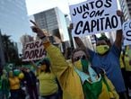 Supporters of far-right Brazilian President Jair Bolsonaro take part in a protest against social distancing and quarantine measures, recommended by Sao Paulo's governor Joao Doria, following the coronavirus disease (COVID-19) outbreak, in Sao Paulo, Brazil, May 3, 2020. The placard reads: "Together with the captain." REUTERS/Amanda Perobelli
