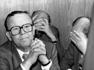 Da esquerda para a direita, os ex-dirigentes nazistas Ernst Heinrichsohn, Kurt Lischka e Herbert Hagen, durante seu julgamento em Colônia, em 1980.