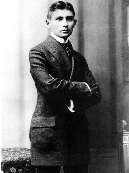 O escritor checo Franz Kafka, aos 23 anos.