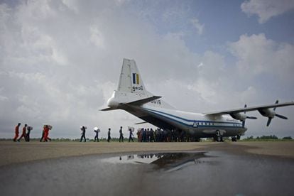 Foto de aeronave de transporte da Força Aérea de Myanmar semelhante a que desapareceu.