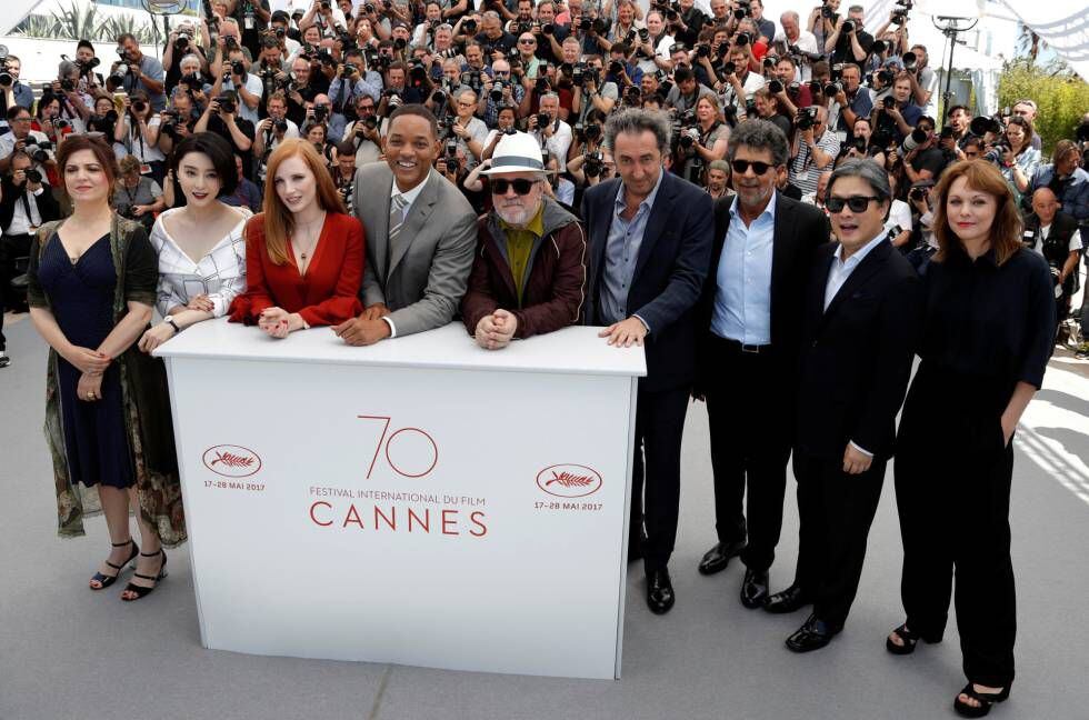 O júri de Cannes: a partir da esquerda, Jaoui, Bingbing, Chastain, Smith, Almodóvar, Sorrentino, Yared, Park e Ade.