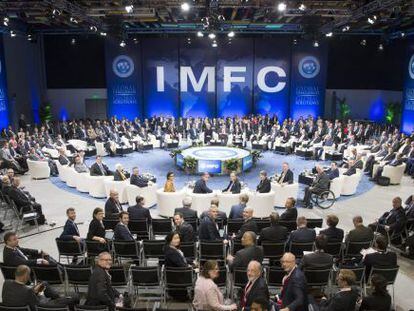 Reunião de ministros das Finanças e presidentes de bancos centrais durante Assembleia Anual do FMI realizada em Lima.