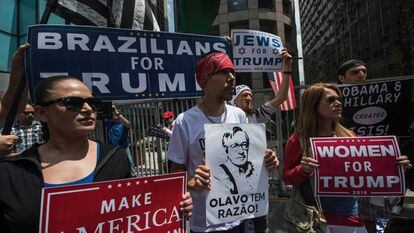 Grupo de brasileiros faz ato em defesa de Trump em São Paulo, no final de outubro.
