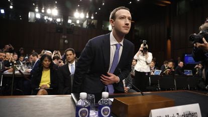 Mark Zuckerberg, fundador do Facebook, depõe no Senado dos EUA em 10 de abril de 2018 sobre o vazamento de dados no caso Cambridge Analytica. “Foi um erro meu, e lamento”, disse ele.