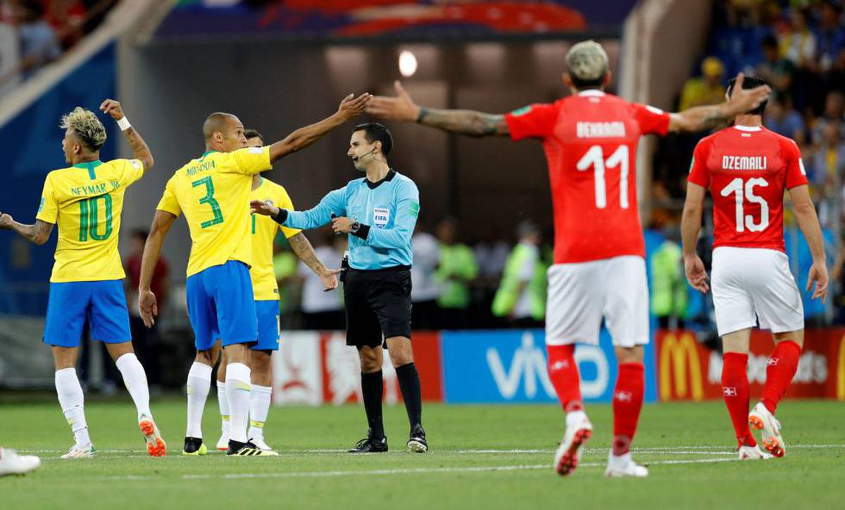 Brasil é quem mais chuta de fora da área na Copa; arma contra Suíça?