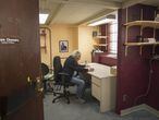 Noam Chomsky, en su nuevo despacho de Tucson.