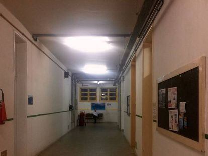 Um corredor vazio do Hospital Universit&aacute;rio Pedro Ernesto.