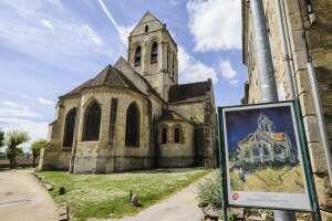 A igreja de Auvers-sur-Oise (França), pintada por Van Gogh.