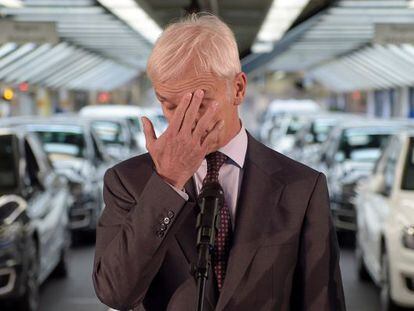 Matthias Mueller, CEO da Volkswagen, na conferência de imprensa em outubro, após o escândalo da falsificação dos motores diesel.