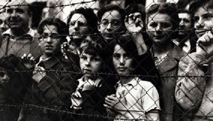 Britânicos e americanos no campo de concentração de Vittel em 1944.