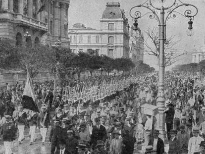 Latino-americanos se manifestam contra a Alemanha no Rio de Janeiro, no dia 14 de julho de 1917.