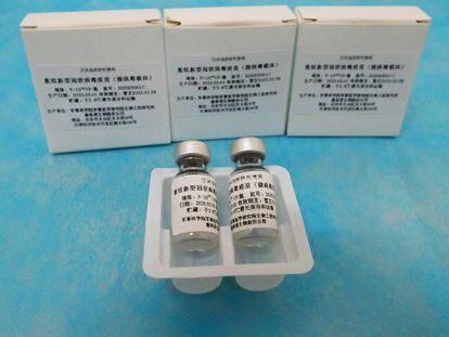 Ampolas da vacina contra a covid-19 da empresa CanSino, fotografados em Wuhan.