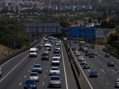 Tráfego na rodovia A-49 na saída de Sevilha, em 1º de julho.