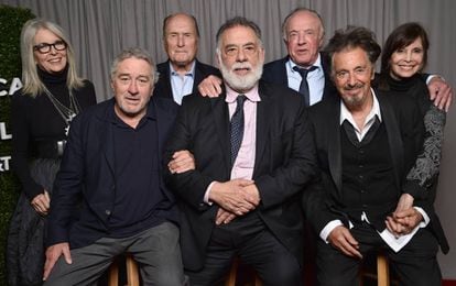 A partir da esquerda, Diane Keaton, Robert De Niro, Robert Duvall, Francis Ford Coppola, James Caan, Ao Pacino e Talia Shire reunidos no Festival Tribeca.