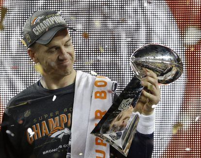 O quarterback dos Broncos, Peyton Manning.