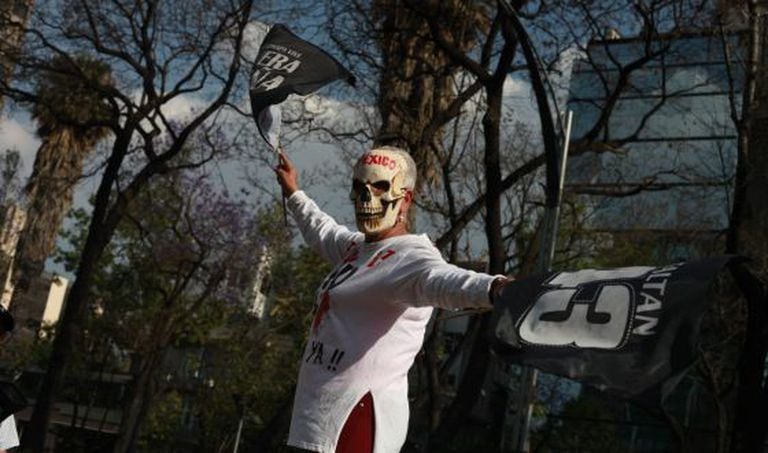 Mulher em manifestação sobre o caso Iguala.