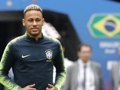 Neymar, apesar de preservado em dois dias de treino na semana, está confirmado no jogo.