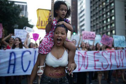 Manifestantes na avenida Paulista na sexta-feira.