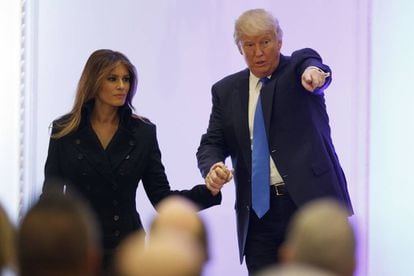 O presidente eleito em Washington, nesta quinta-feira, com sua esposa Melania Trump.