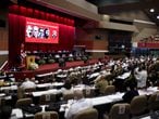 -FOTODELDÍA- AME335. LA HABANA (CUBA), 16/04/2021.- Participantes asisten al VIII Congreso del Partido Comunista de Cuba que se realiza en el Palacio de Convenciones en La Habana, hoy 16 de abril de 2021. EFE /ACN / Ariel Ley Royero