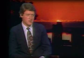 O então governador do Arkansas, Bill Clinton, dá explicações à televisão, em 1980.