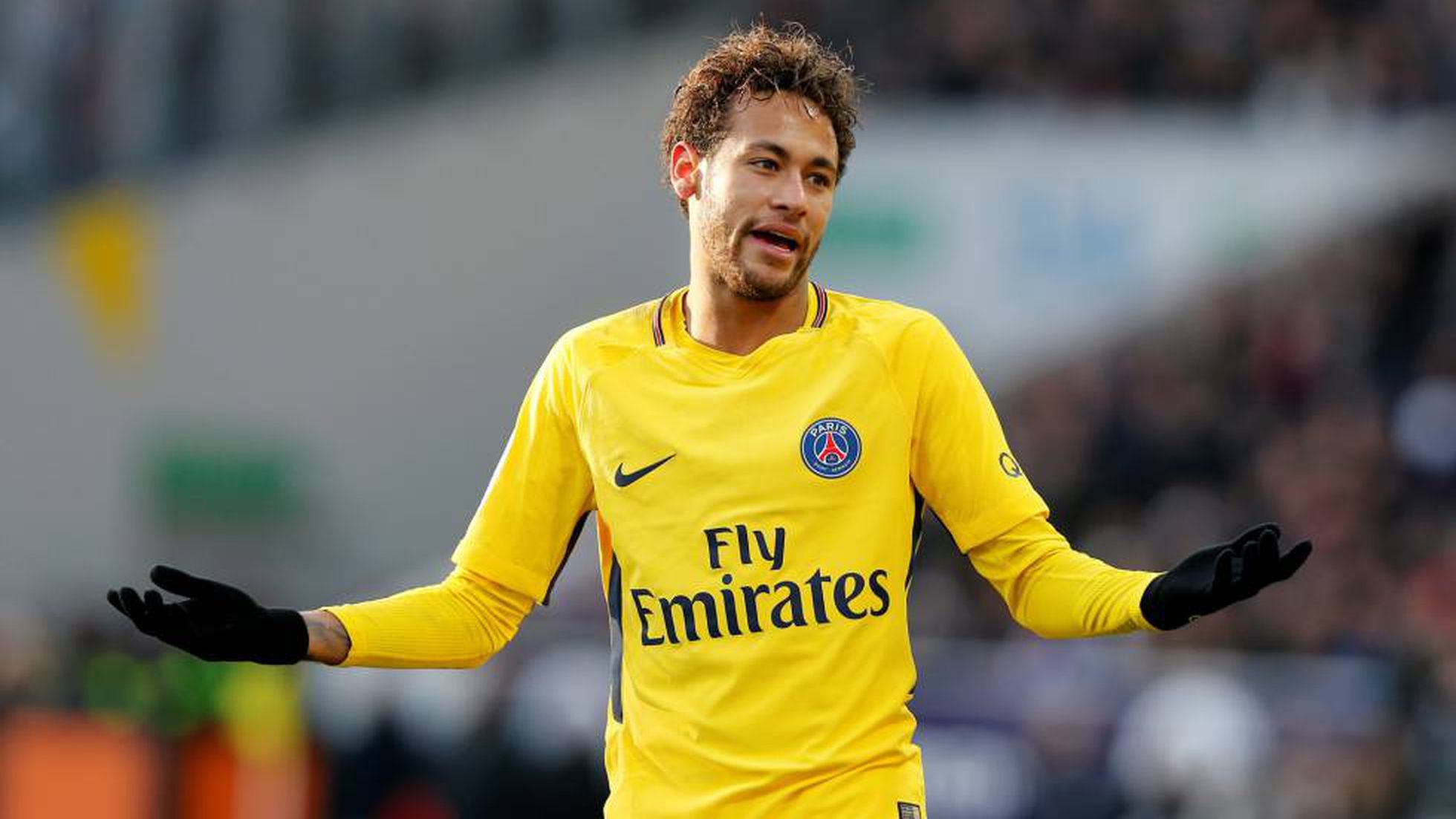 Neymar lança cores quentes das grifes no frio outono de Paris