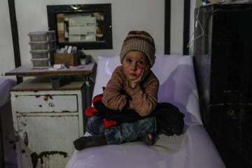 Um menino de 6 anos em um hospital da cidade de Duma, na região de Guta Oriental, em março