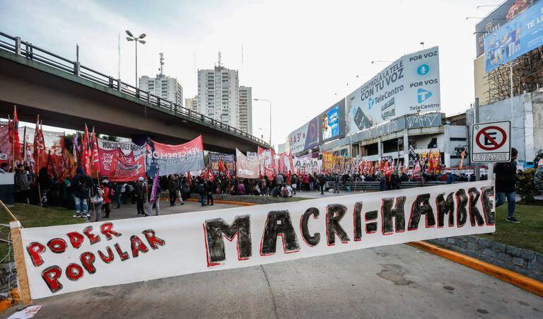 Manifestantes protestam contra o Governo argentino em maio em Buenos Aires.