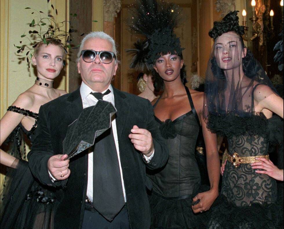 Karl Lagerfeld, com Nadja Auermann e Naomi Campbell.