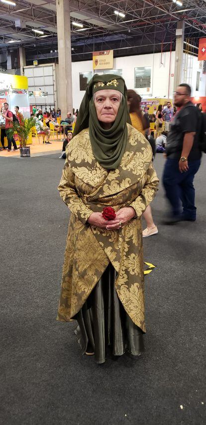 Sueli Gemmi, aposentada de 68 anos, faz cosplay de Olenna Tyrell, personagem da série Game of Thrones.