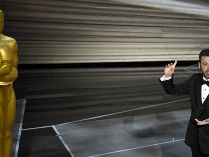O apresentador Jimmy Kimmel dá início à gala.