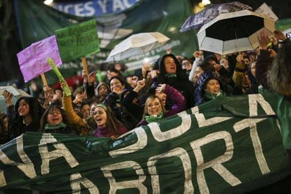 Manifestantes favoráveis ao aborto legal em Buenos Aires.
