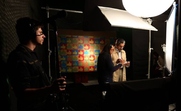 Olívio Dutra grava propaganda em 2014 para sua campanha ao Senado no Rio Grande do Sul.