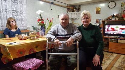 Viacheslav Khohriakhov e Ludmila Khohriakhova trabalharam a vida inteira na fábrica que produz os fuzis