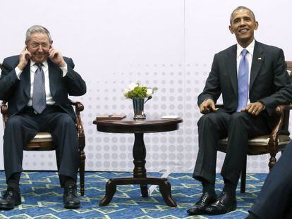 Obama e Castro durante o encontro bilateral.