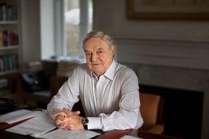 George Soros, durante a entrevista em sua residência de Southampton (Estado de Nova York).
