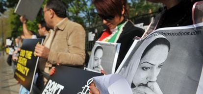 Manifestação contra uma execução, ante a embaixada iraniana em Londres.