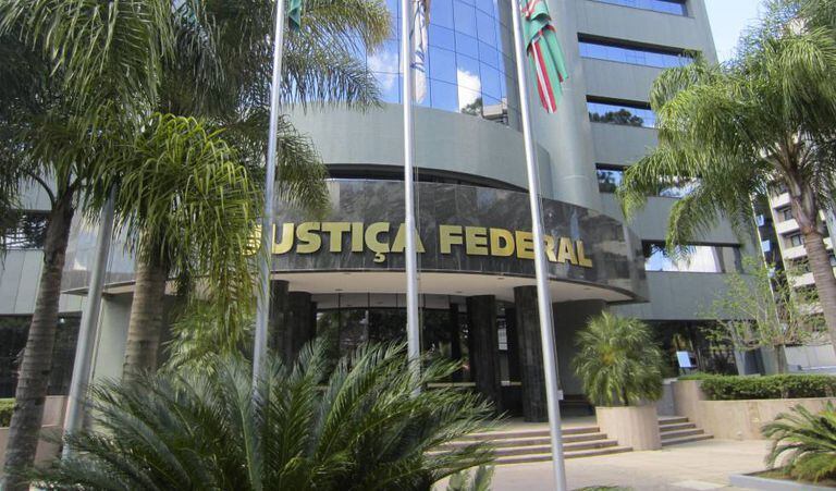 Prédio da Justiça Federal do Paraná.