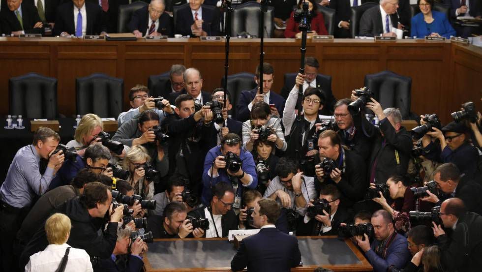 Mark Zuckerberg antes de comparecer ao Senado.