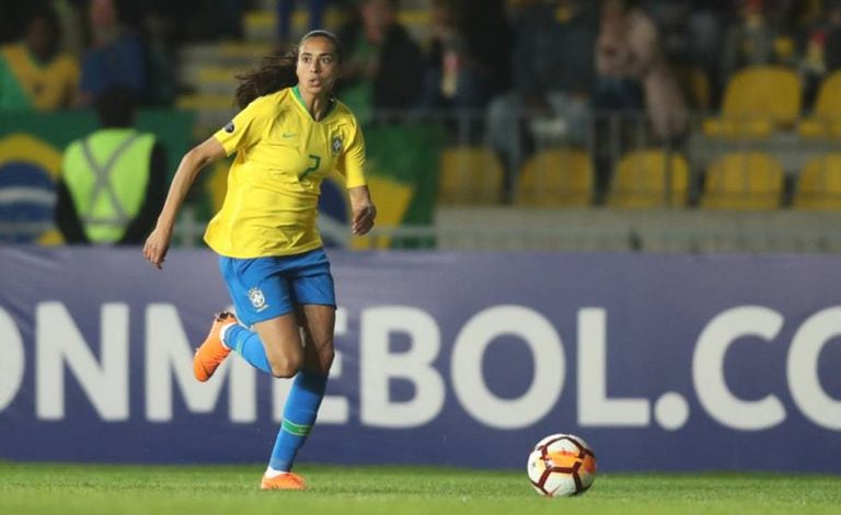 Andressa Alves em ação pela seleção brasileira.