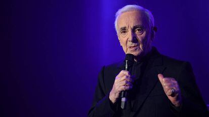 Aznavour em um show em 2017.