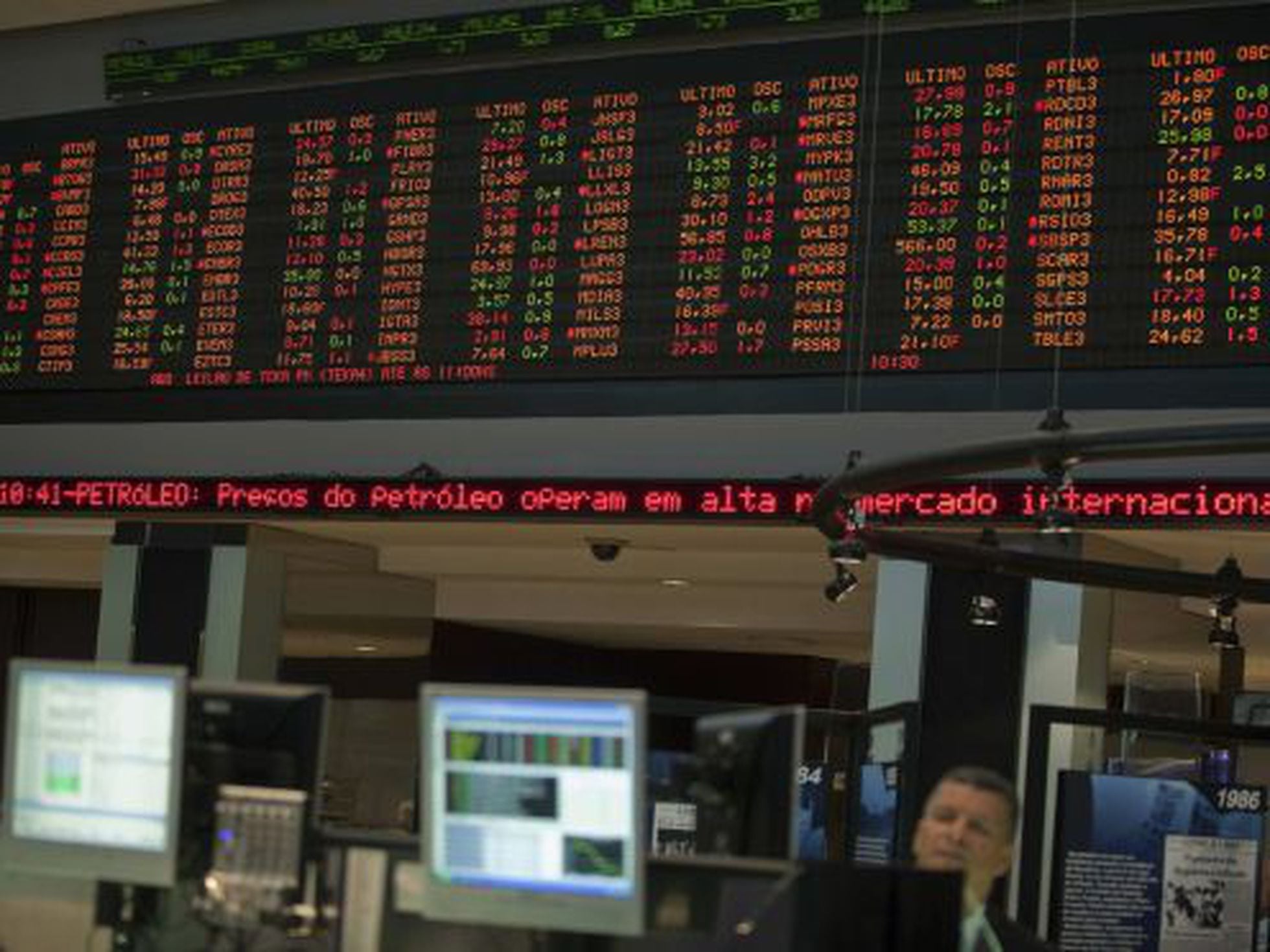 Bolsa brasileira volta a operar após queda de 10% e interrupção de