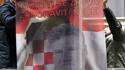 Bandeira de Slobodan Praljak, que se suicidou nesta quarta-feira