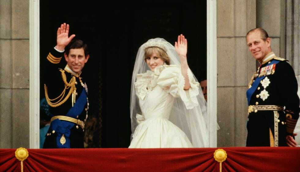 Charles e Diana, no dia de seu casamento, com o duque de Edimburgo.